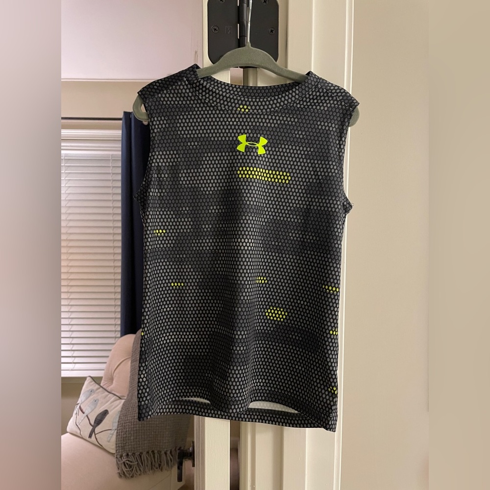 Youth Under Armour HeatGear Sleeveless - Size 4